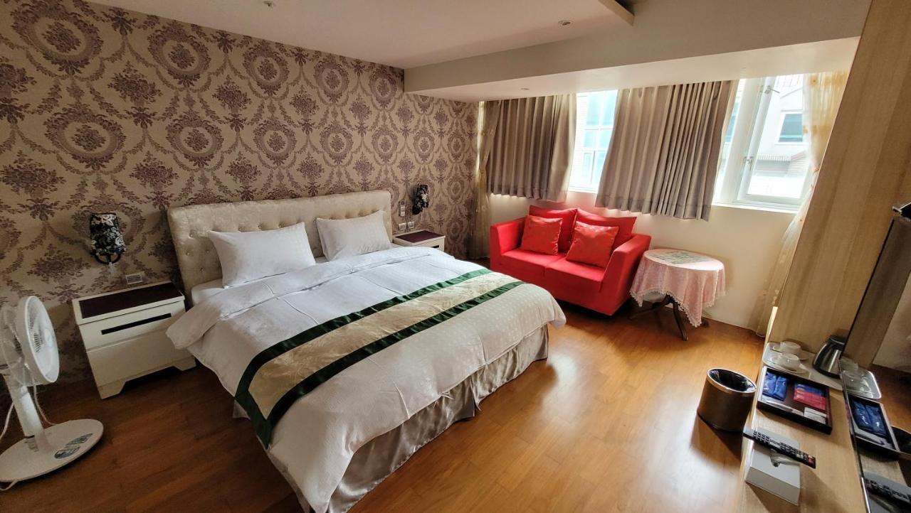 Left Bank 121 Hotel Tainan Exterior photo