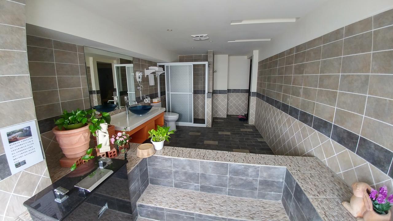 Left Bank 121 Hotel Tainan Exterior photo