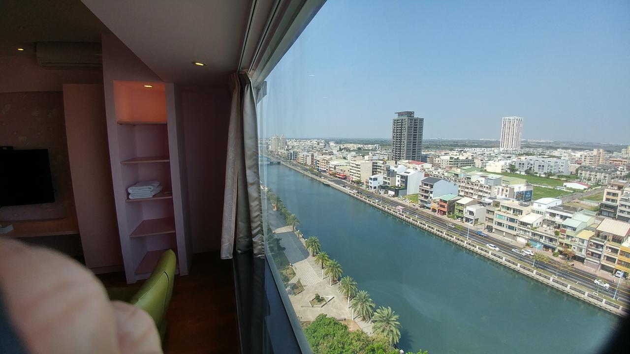 Left Bank 121 Hotel Tainan Exterior photo
