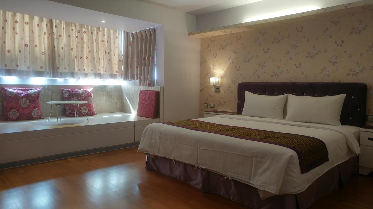 Left Bank 121 Hotel Tainan Exterior photo