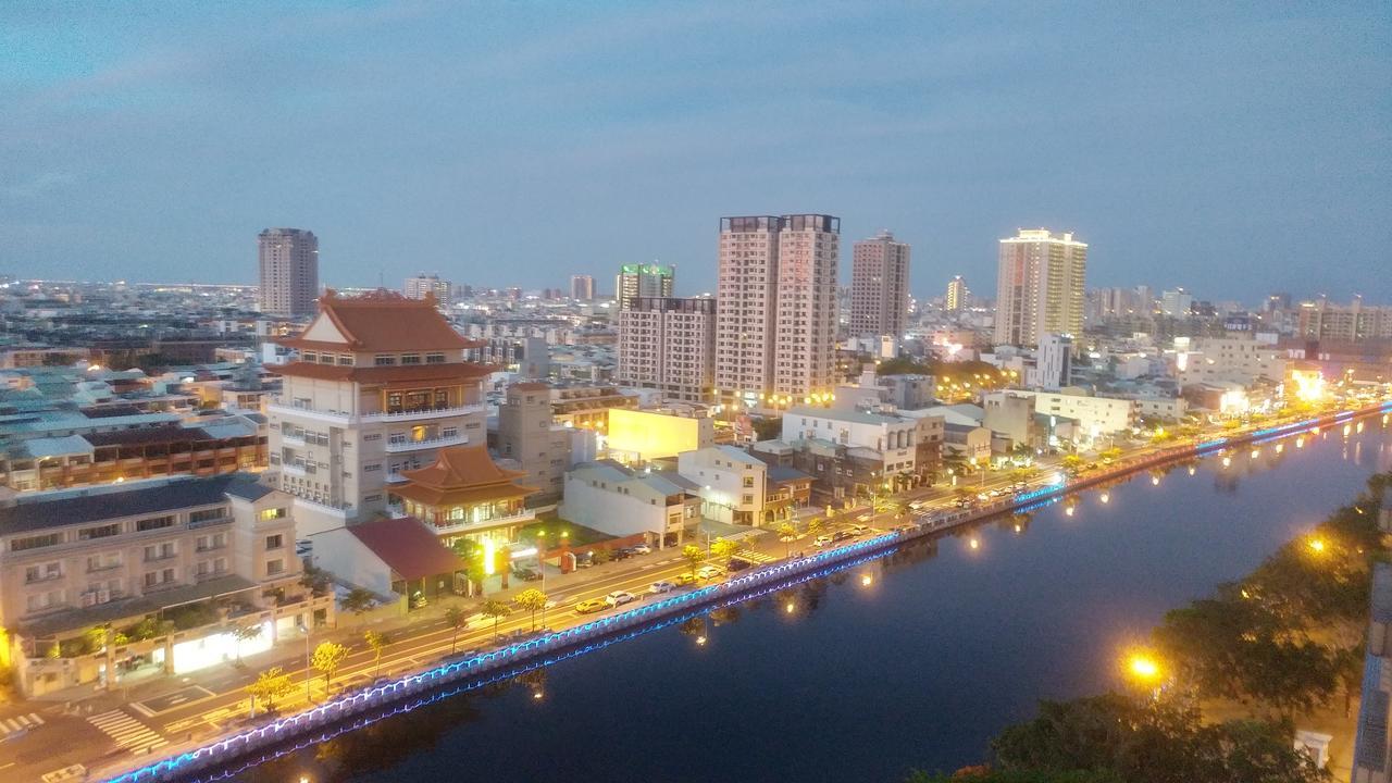 Left Bank 121 Hotel Tainan Exterior photo
